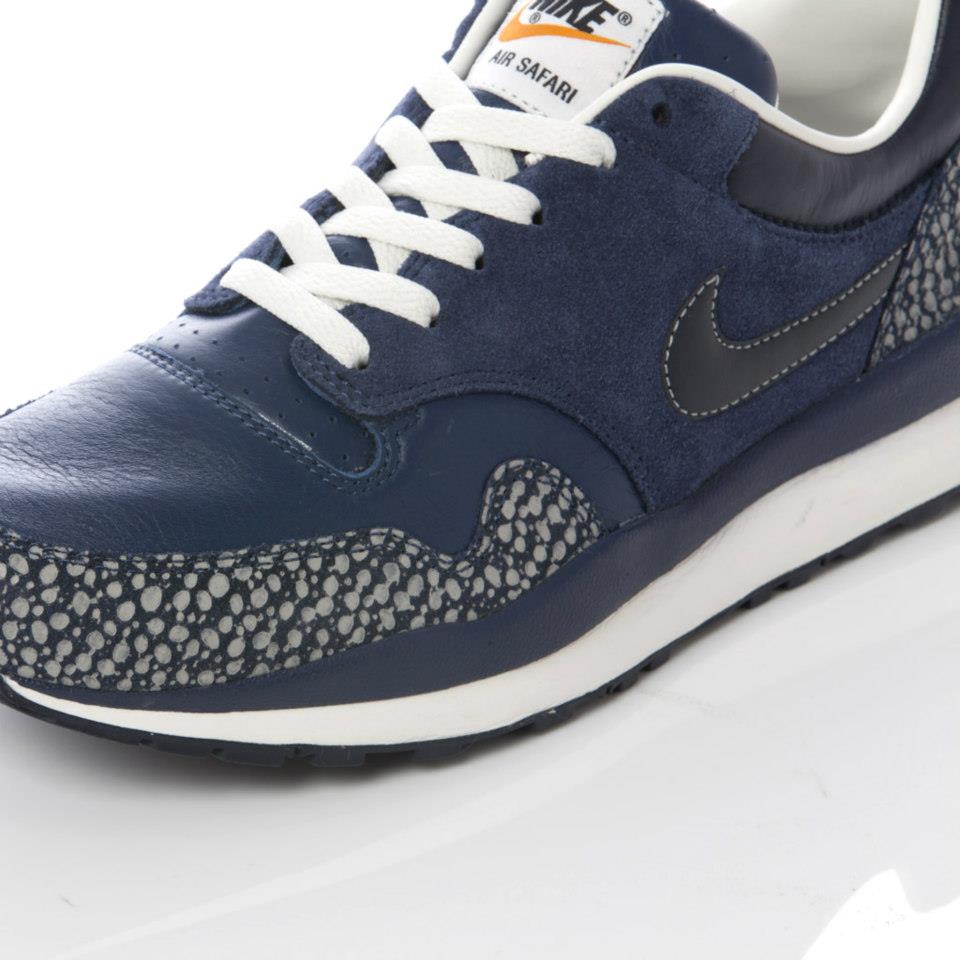 Current Interest – Nike Navy